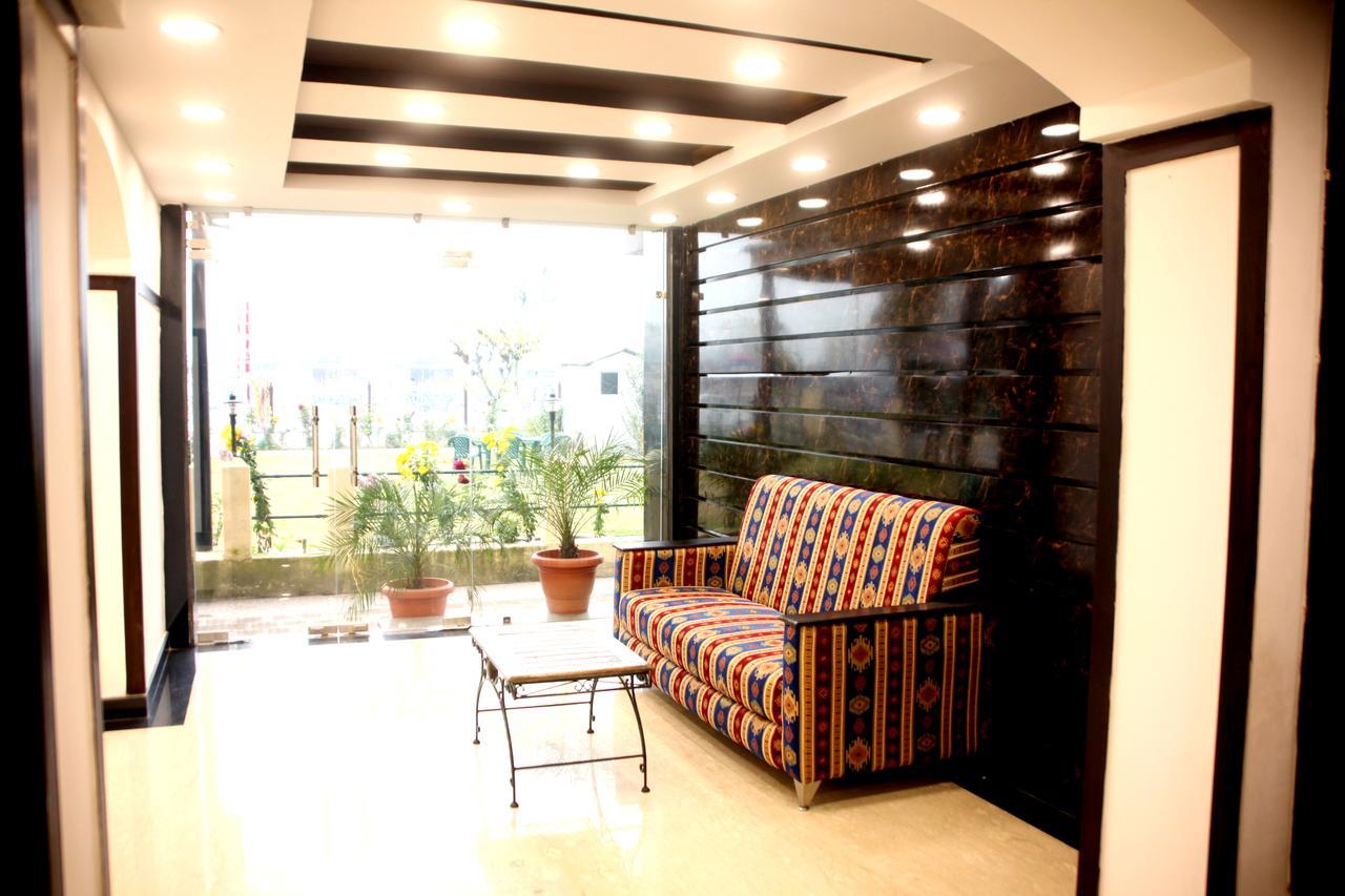 Hotel New Park At Dal Lake Srīnagar Екстериор снимка