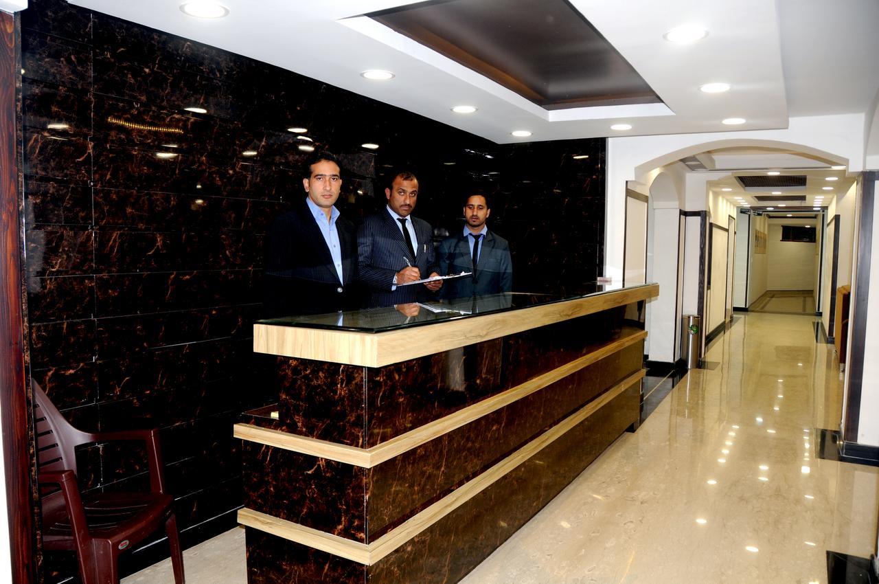 Hotel New Park At Dal Lake Srīnagar Екстериор снимка