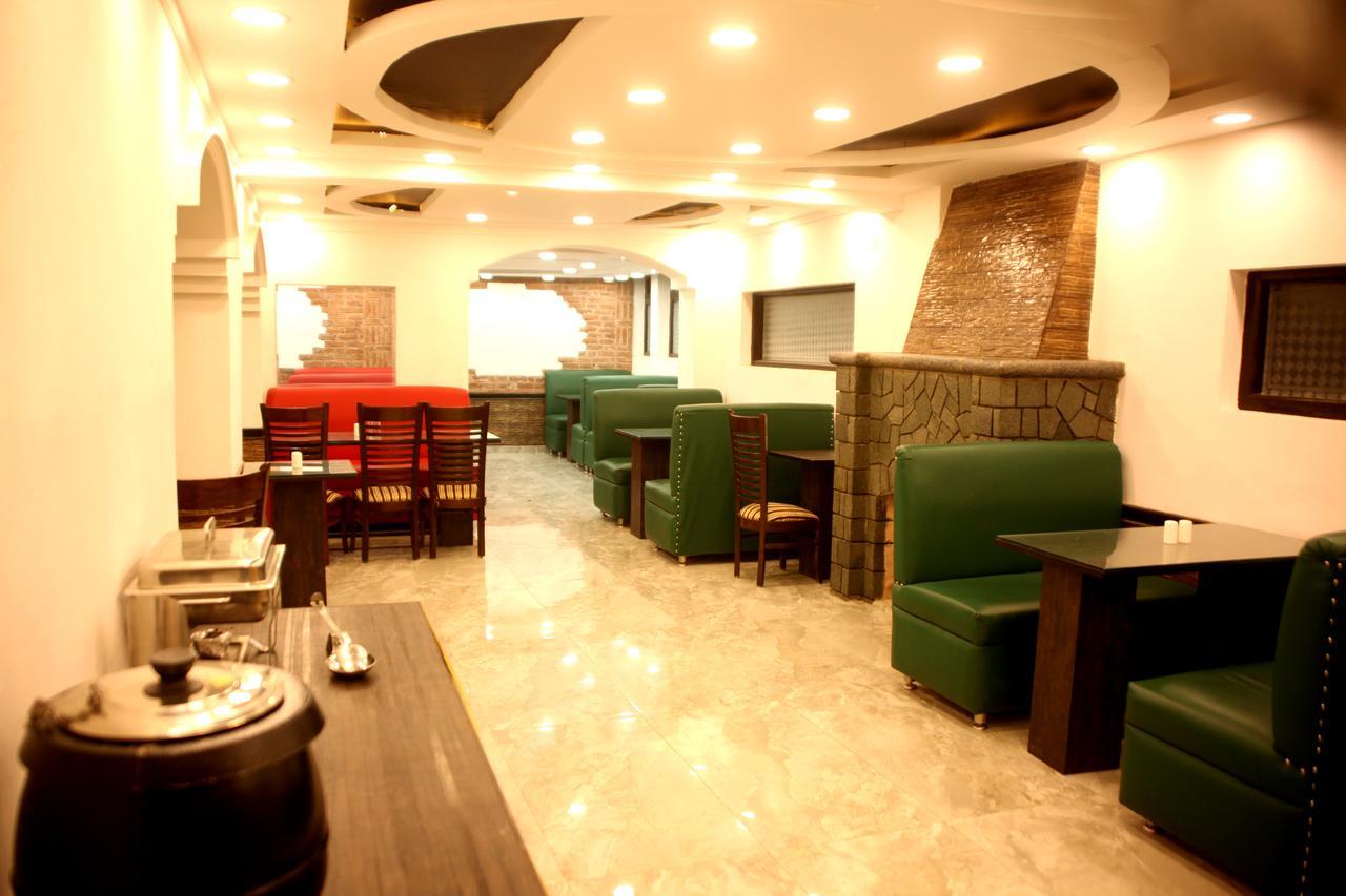 Hotel New Park At Dal Lake Srīnagar Екстериор снимка